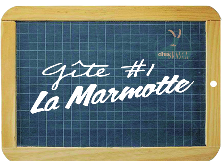 ardoise d'écolier sur laquelle est écrit gîte numéro 2 "la marmotte"